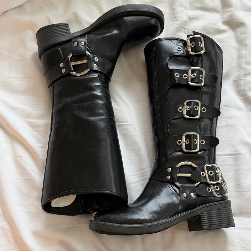 Stylish Black Buckle Boots